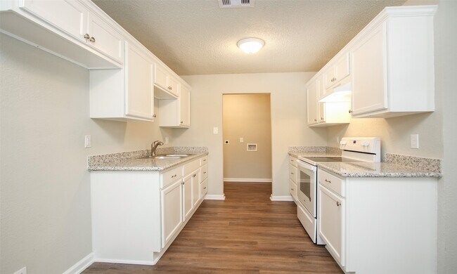 Building Photo - 6110 Glen Lee Dr