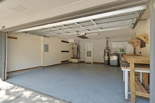 Building Photo - Ideal Niceville Location!