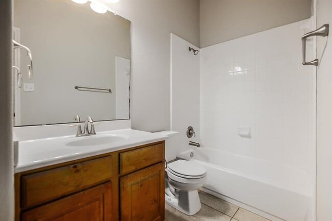 Building Photo - 1003 Suffolk Ct