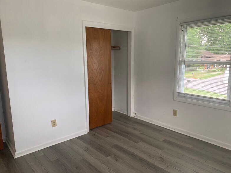 Building Photo - 106 Maywood St