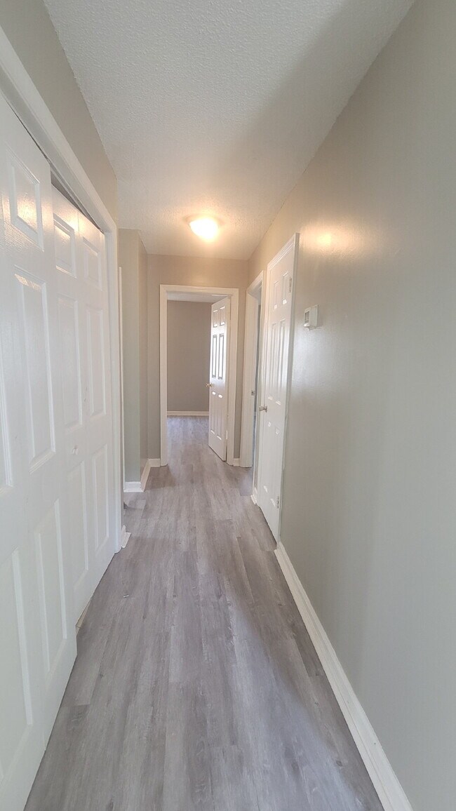 Building Photo - 1 month free Section 8 accepted Spacious 2-Bed, 2-Bath Sanctuary in Huntsville – Your Ideal Retre...