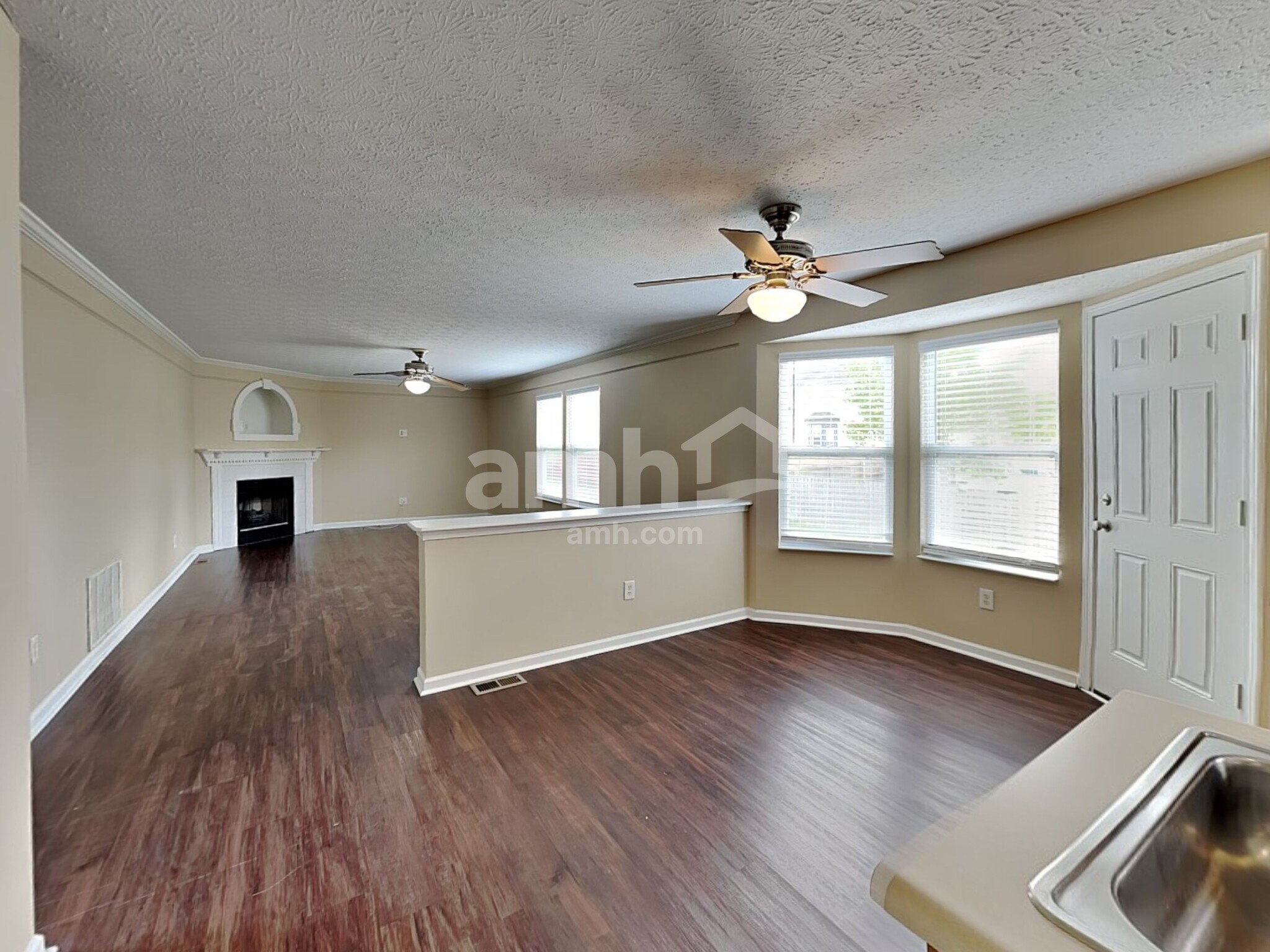 Building Photo - 90 Knights Bridge Dr N