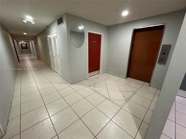 Building Photo - 7118 Bonita Dr