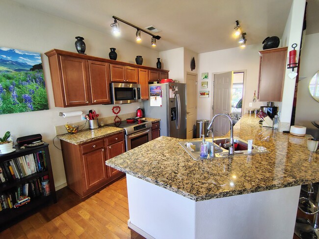 Building Photo - 593 Sinatra Way