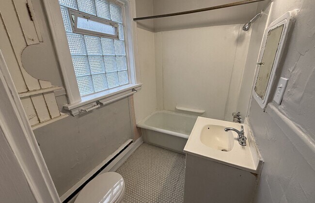 Building Photo - 415-419-423 Probasco Street