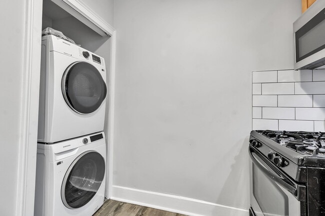 Building Photo - 105 Mariner St