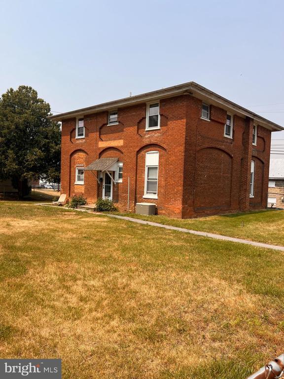 Building Photo - 300 S Cedar Ln