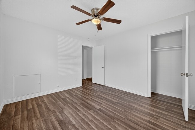 Building Photo - 7021 Oleander Ln