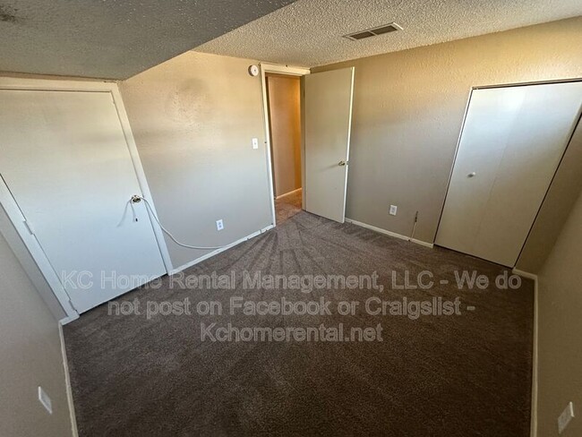 Building Photo - 405 NE Westwind Dr