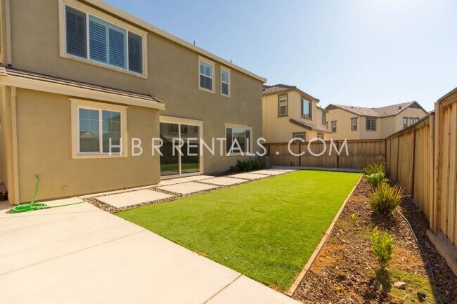 Building Photo - TRACY HILLS - Four Bedroom Spectacular Home - Full Bed/Bath Located on 1st Floor