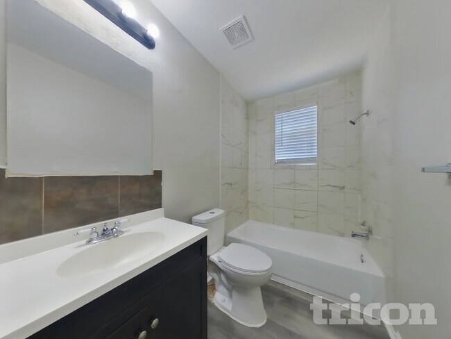 Building Photo - 6511 Grey Oaks Dr