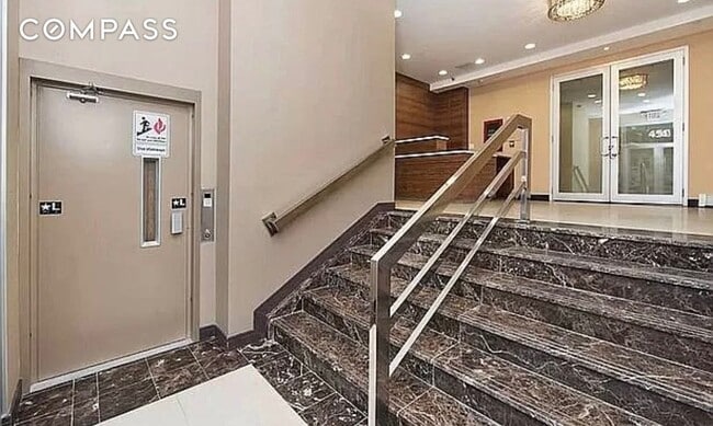 Building Photo - 456 W 167th St