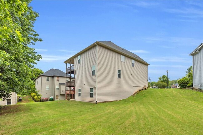 Building Photo - 3295 Carrick Rd