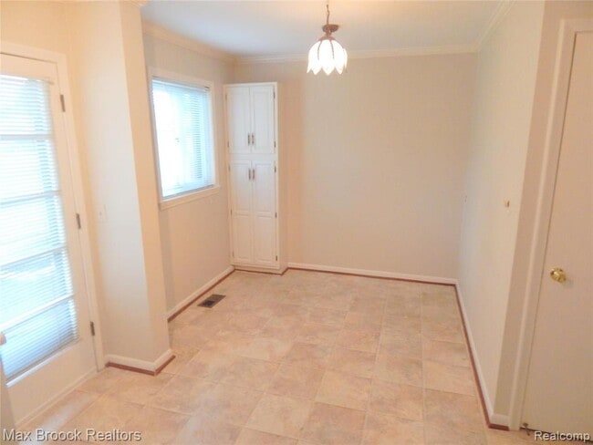 Building Photo - 116 E Hickory Grove Rd