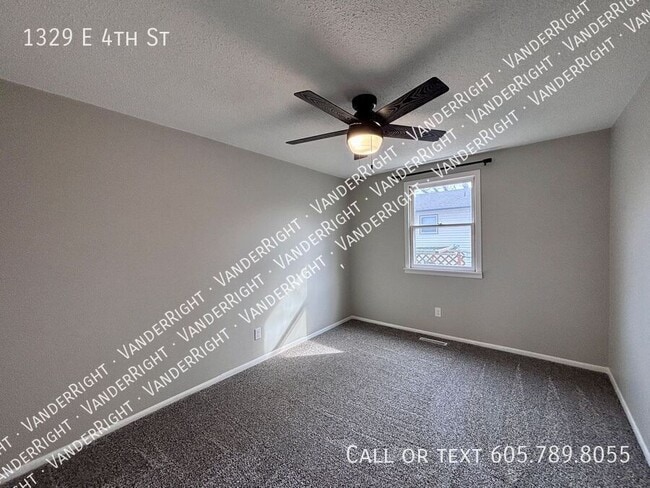 Building Photo - 1329 E 4th St