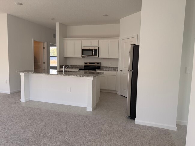 Building Photo - 3255 Carnation Ave