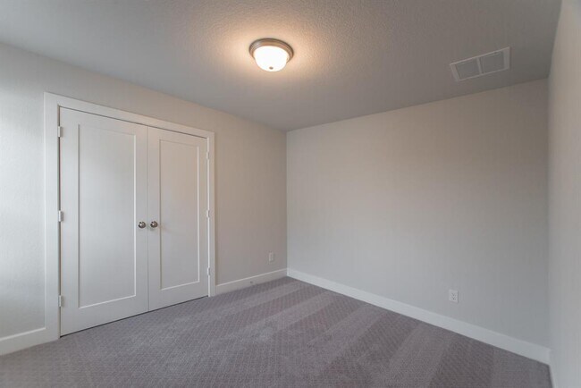 Building Photo - 155 Renodes Garden Ln