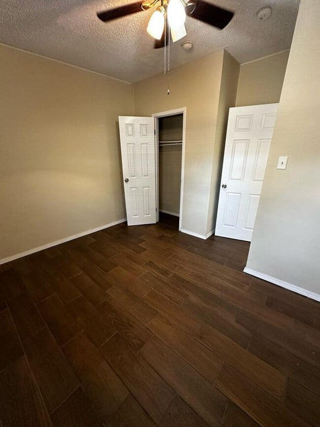 Building Photo - Two bedroom Apartment in Northeast El Paso!!