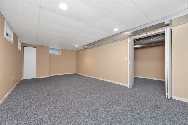 Building Photo - 2 Minuteman Ln