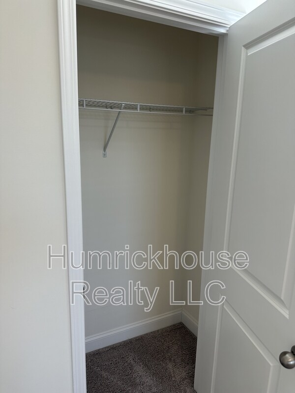 Building Photo - 1027 S Point Rd