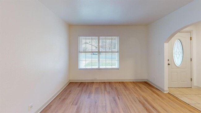 Building Photo - 9837 Childress Dr