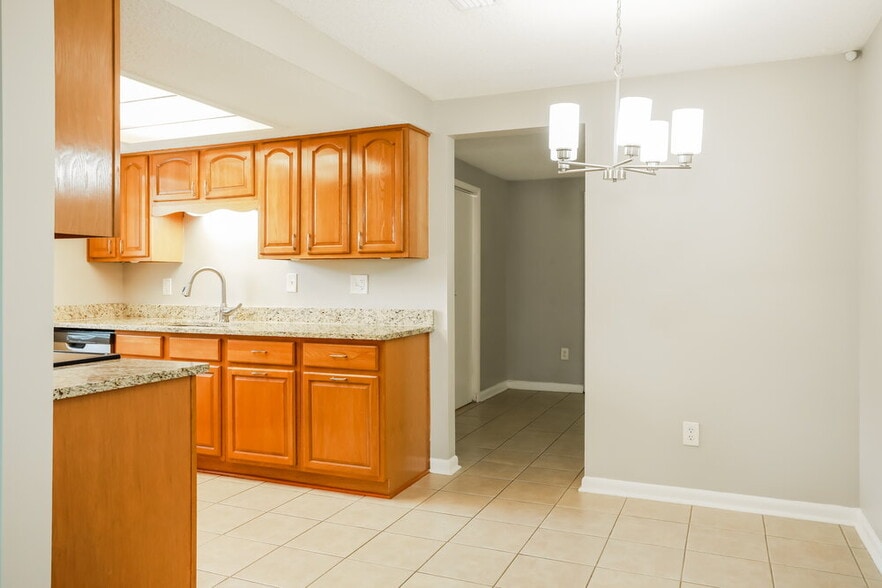 Building Photo - 2834 Tanglewood Blvd