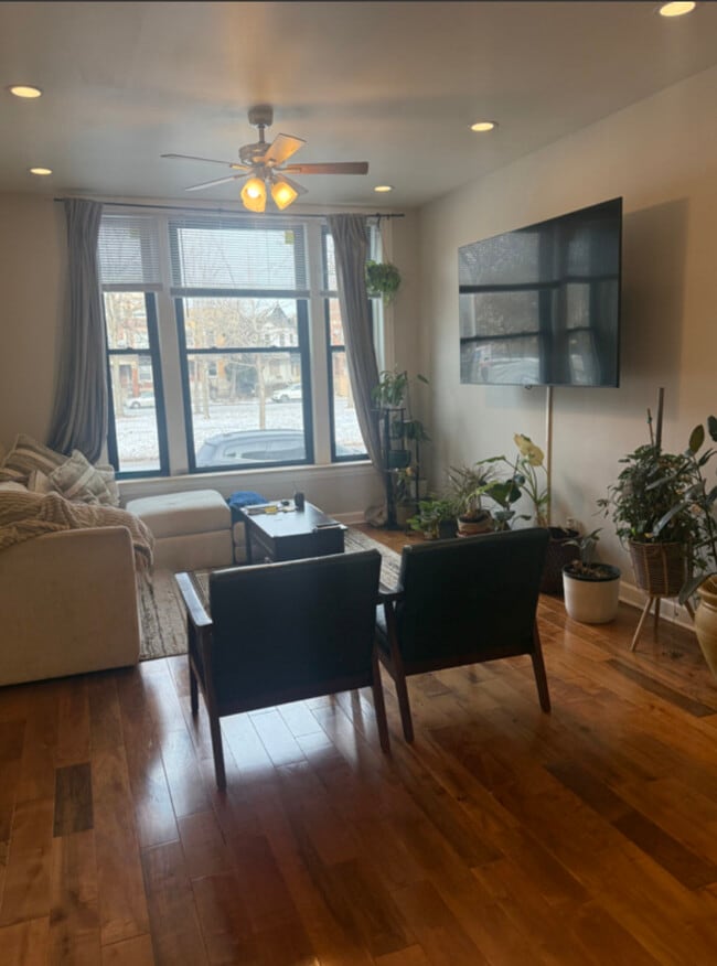 Building Photo - 1649 W Garfield Blvd