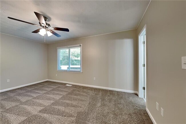 Building Photo - 4 Oak Landing Trail S