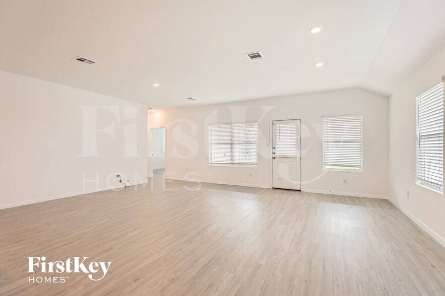 Building Photo - 1212 Treehouse Ln