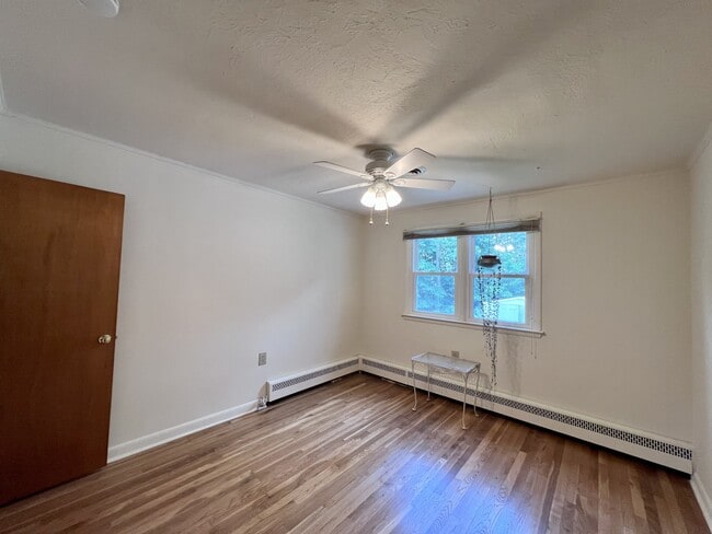 Building Photo - 205 Dumont Rd