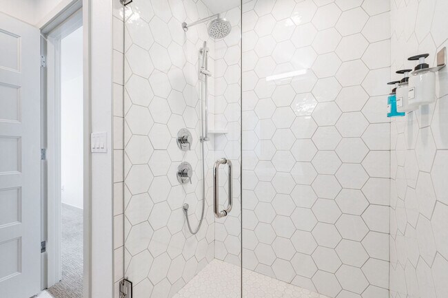 Building Photo - 4613 Dayton Ave N