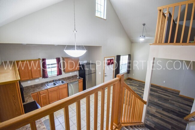 Building Photo - 3 Bedroom, 2.5 Bath 1 1/2 story first floor master suite -Townhome in Urbandale