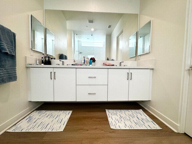 Building Photo - COMING SOON! STUNNING 3 Bedroom/2.5 bathroom in the highly desired Miralon Community!