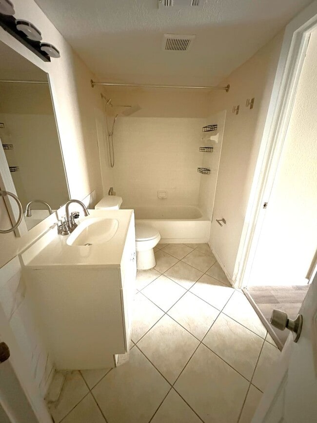 Building Photo - Plaza Millennium 1/1 first Floor