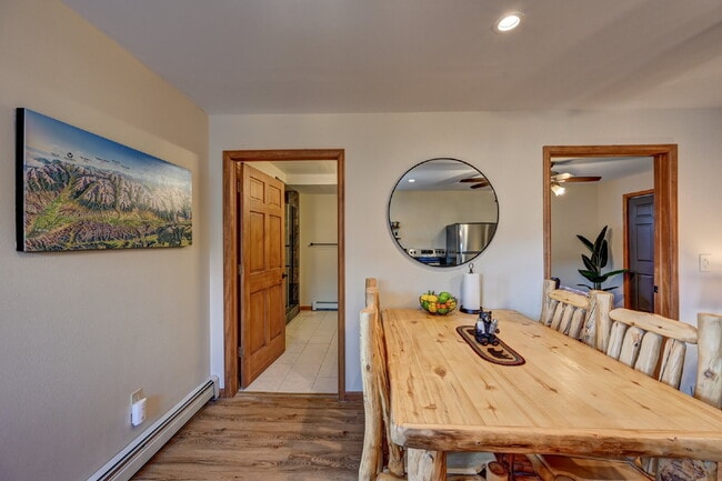 Building Photo - Affordable Luxury 2b/1b in Salida — Utilit...