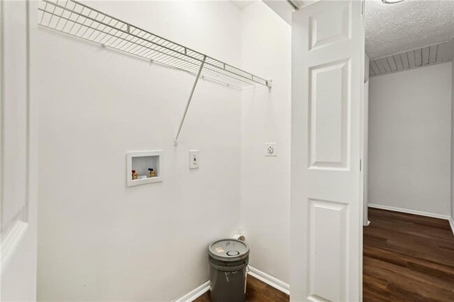 Building Photo - 4042 Sweetbriar Ln