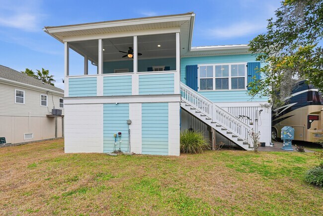 Building Photo - Prime Coastal Location!