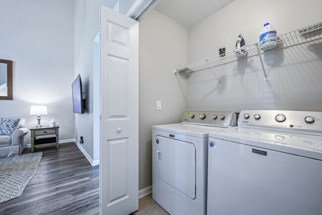 Building Photo - 31 Middleton Ct