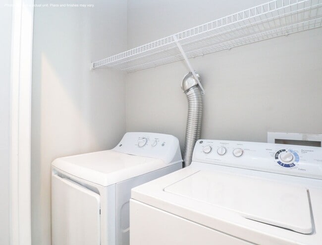 Building Photo - 3BD/3BA Available for Early August Move In