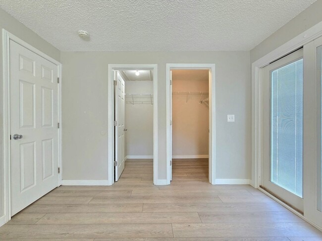 Building Photo - 2 Bedroom Unit Available Now in Gold Bar