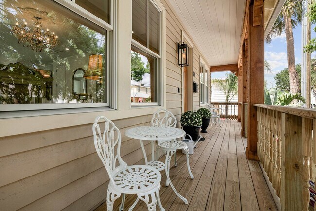 Building Photo - 28 W Castillo Dr