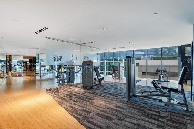 Building Photo - 900 Biscayne Blvd