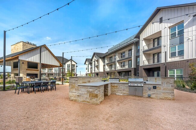 Building Photo - 2908 E Howard Ln