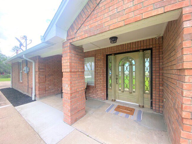 Building Photo - 2214 Mile 14 N