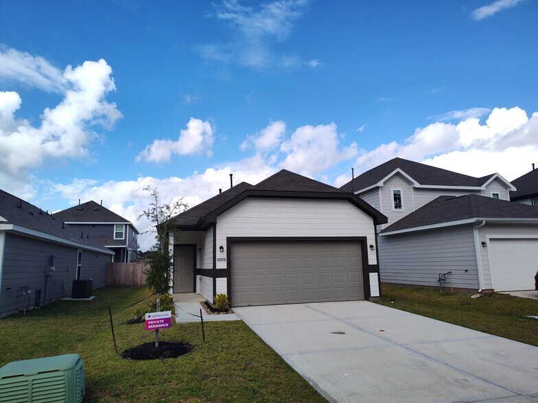 Building Photo - 13225 Musky Dr
