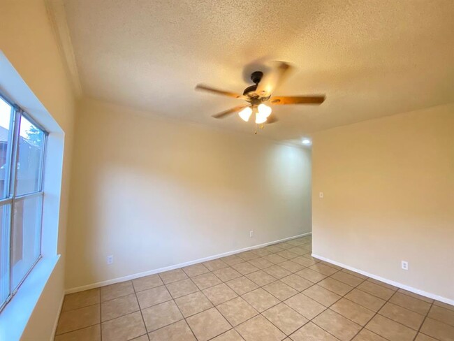 Building Photo - 7700 Creekbend Dr