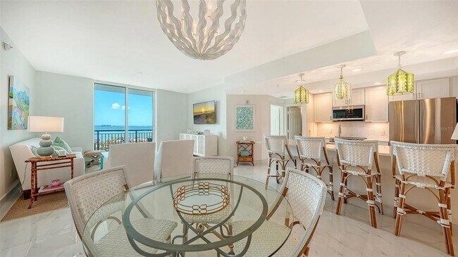 Building Photo - 800 N Tamiami Trl