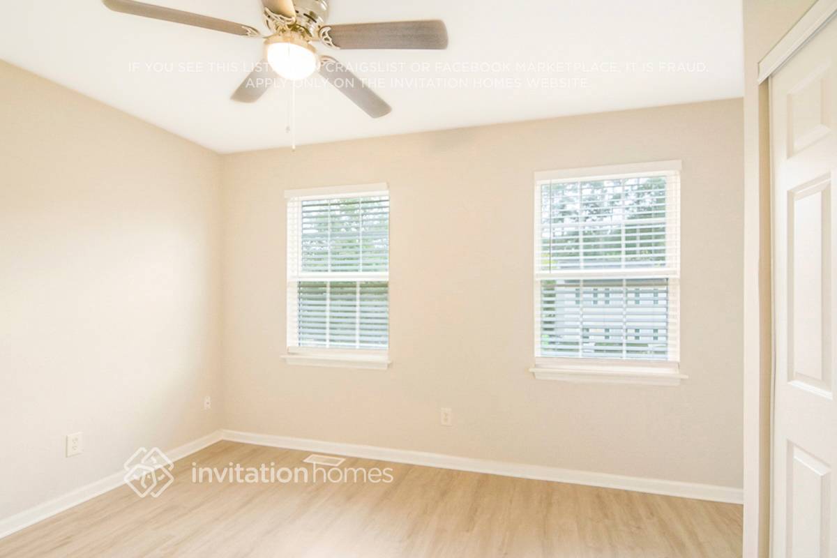 Building Photo - 1817 Elkpark Dr