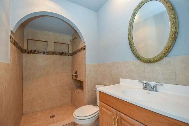 Building Photo - 4631 Lochshin Dr