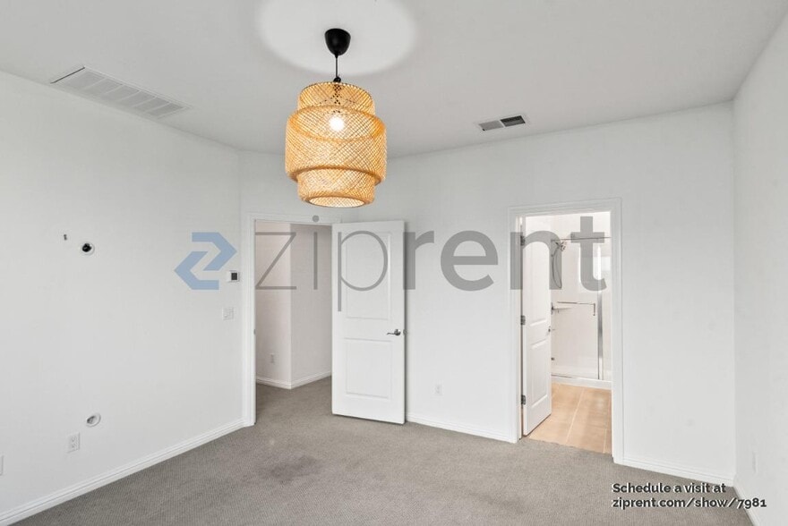 Building Photo - Unit